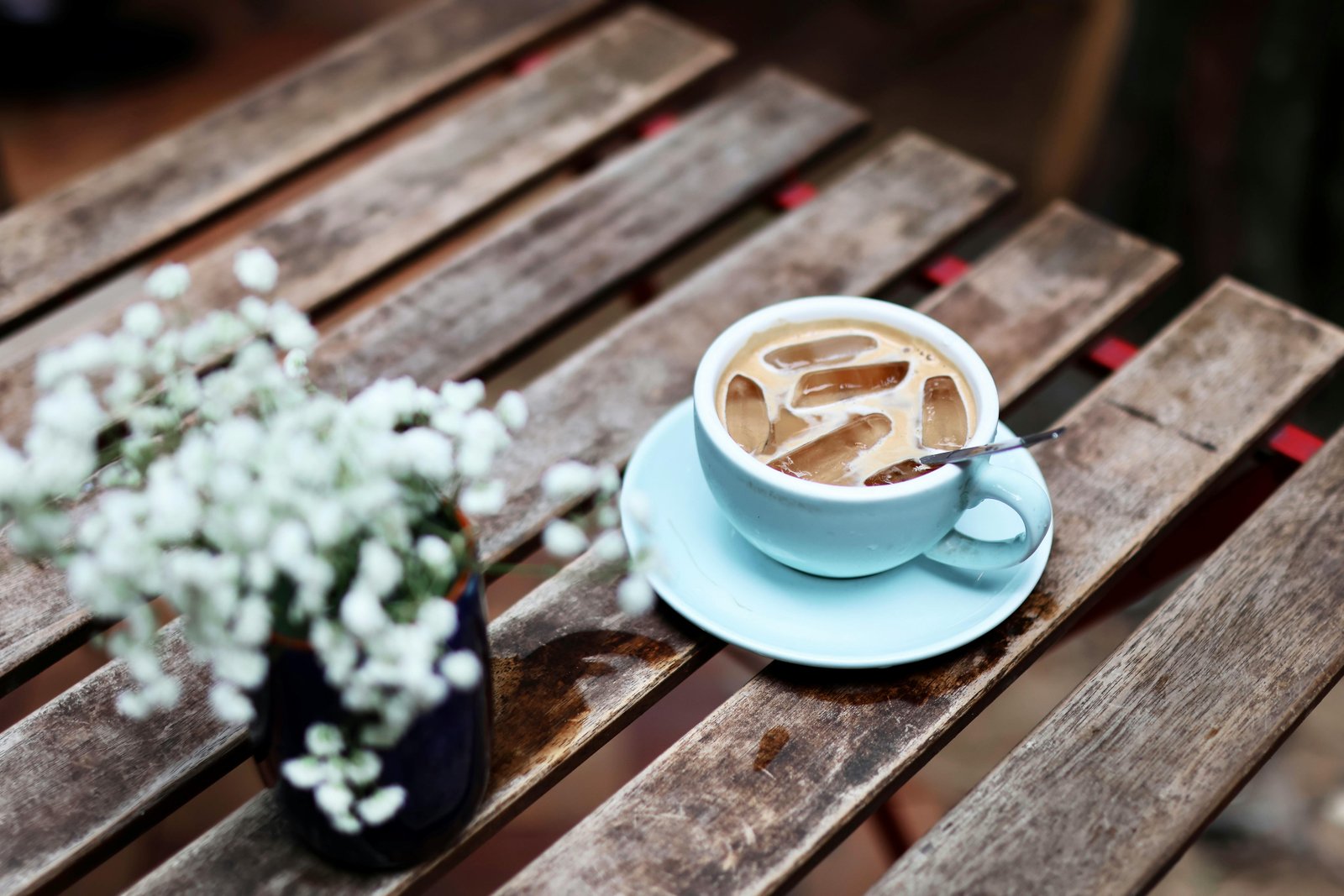 A minimalist coffee-themed high-resolution wallpaper, 29 of 63.